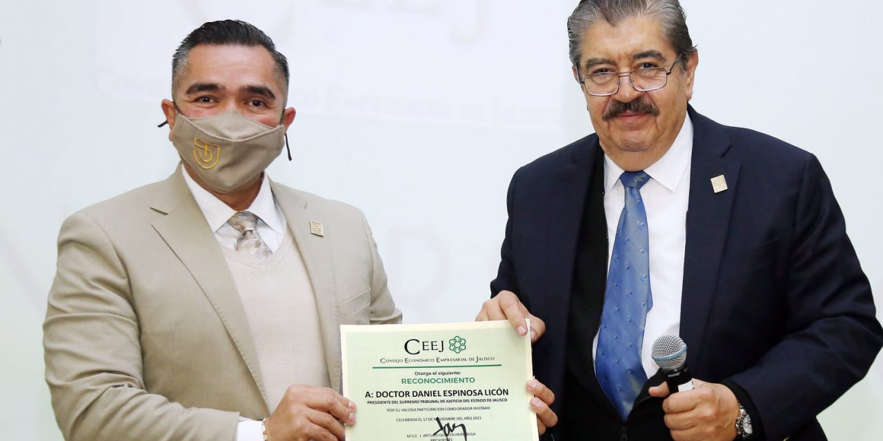 Entregan reconocimiento al Presidente del STJEJ