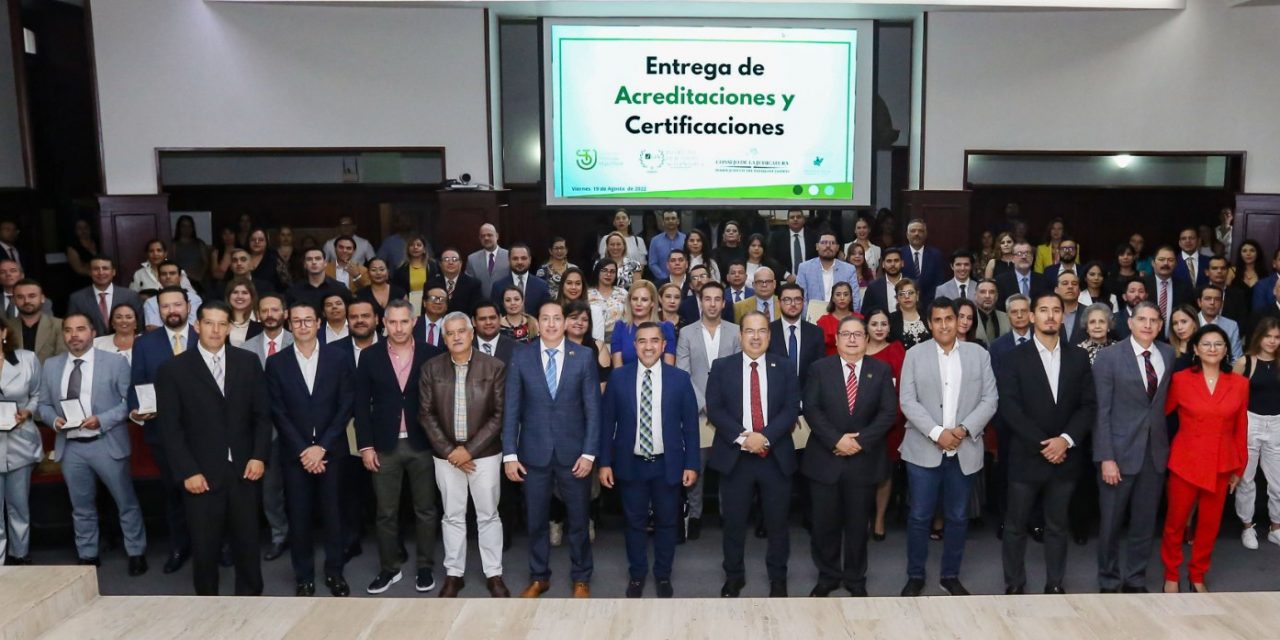 ENTREGA IJA ACREDITACIONES A MEDIADORES