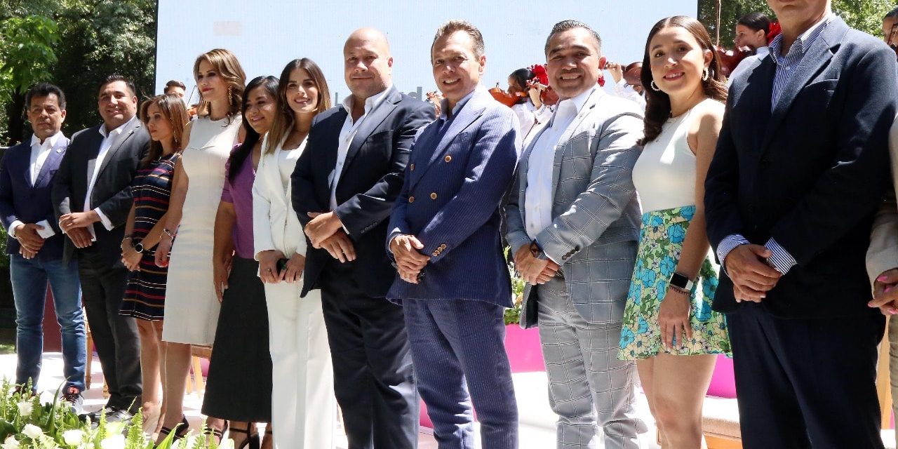 ACOMPAÑA PRESIDENTE AL ALCALDE PABLO LEMUS EN SU INFORME