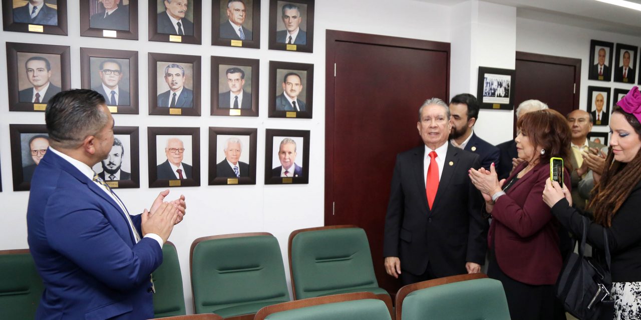 DEVELAN FOTOGRAFÍA DE MAGISTRADO EN RETIRO