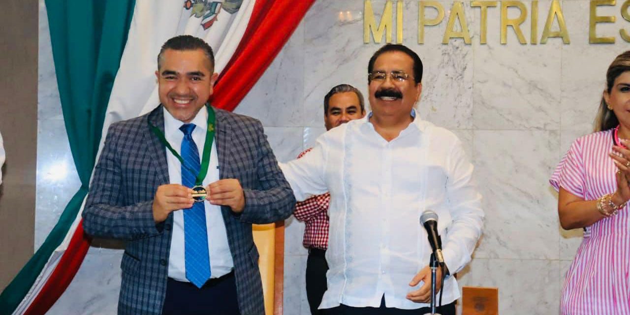 RECIBE PRESIDENTE MEDALLA AL MÉRITO DEL PJ GUERRERO