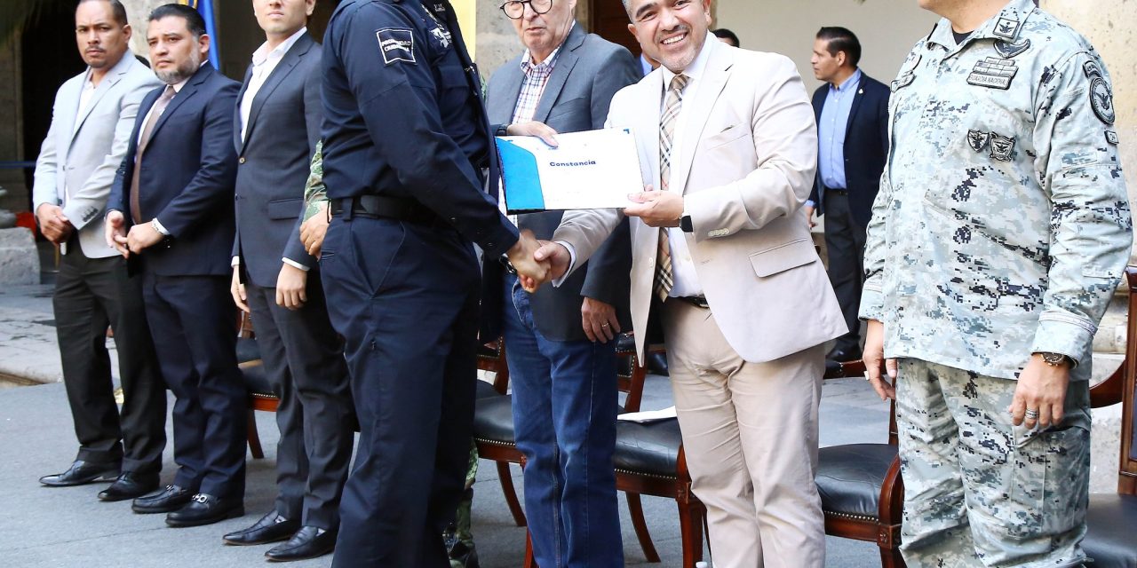 ENTREGAN CONSTANCIAS POR CAPACITACIÓN POLICIAL