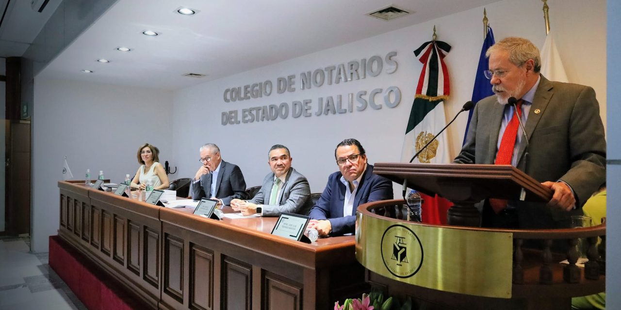 ASISTE PRESIDENTE A PRESENTACIÓN DE LIBRO DEL COLEGIO DE NOTARIOS