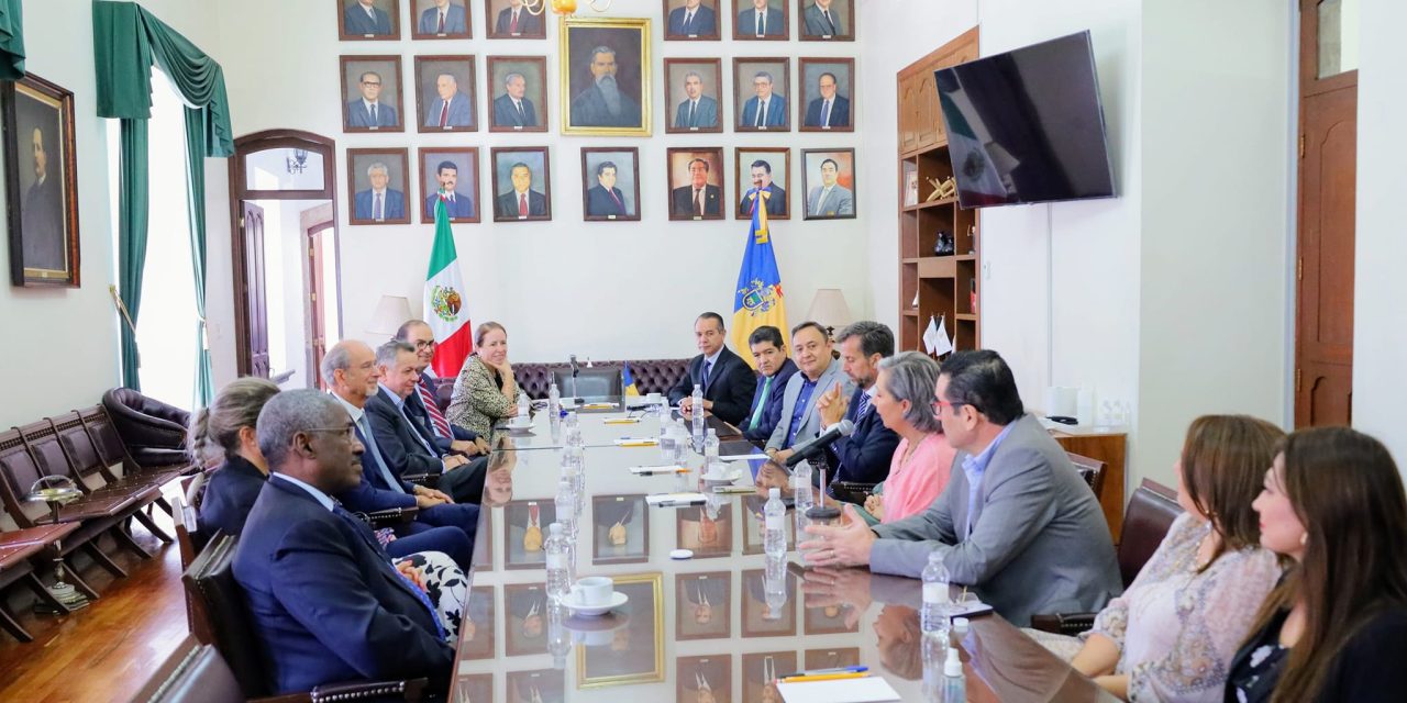 COMITIVA DE LA UIA VISITA EL STJEJ