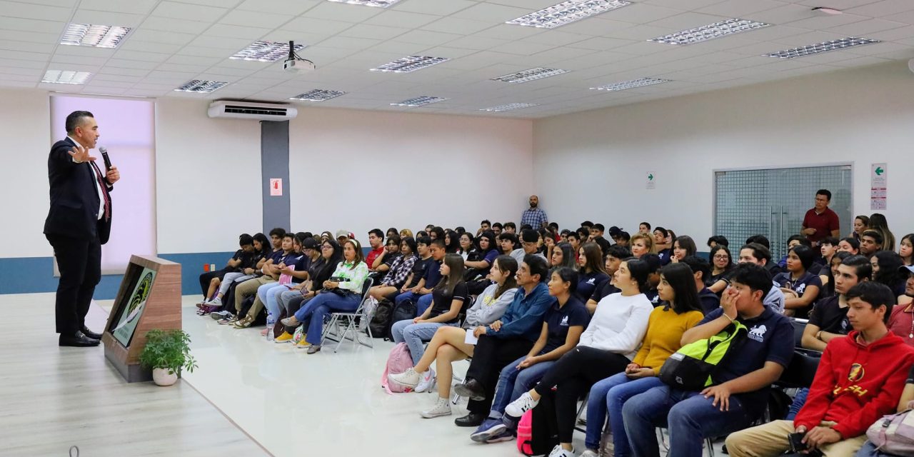 PRESIDENTE CHARLA CON ESTUDIANTES DE PREPA UDG SANTA ANITA