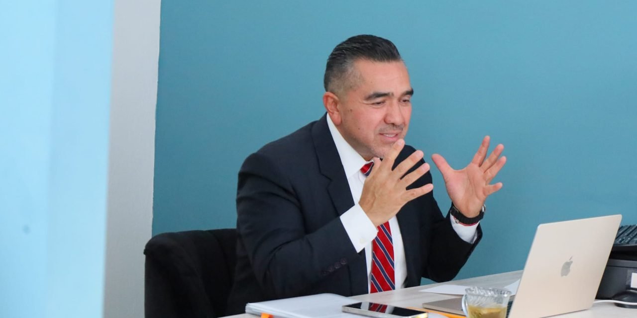 IMPARTE PRESIDENTE CONFERENCIA EN ENCUENTRO BINACIONAL