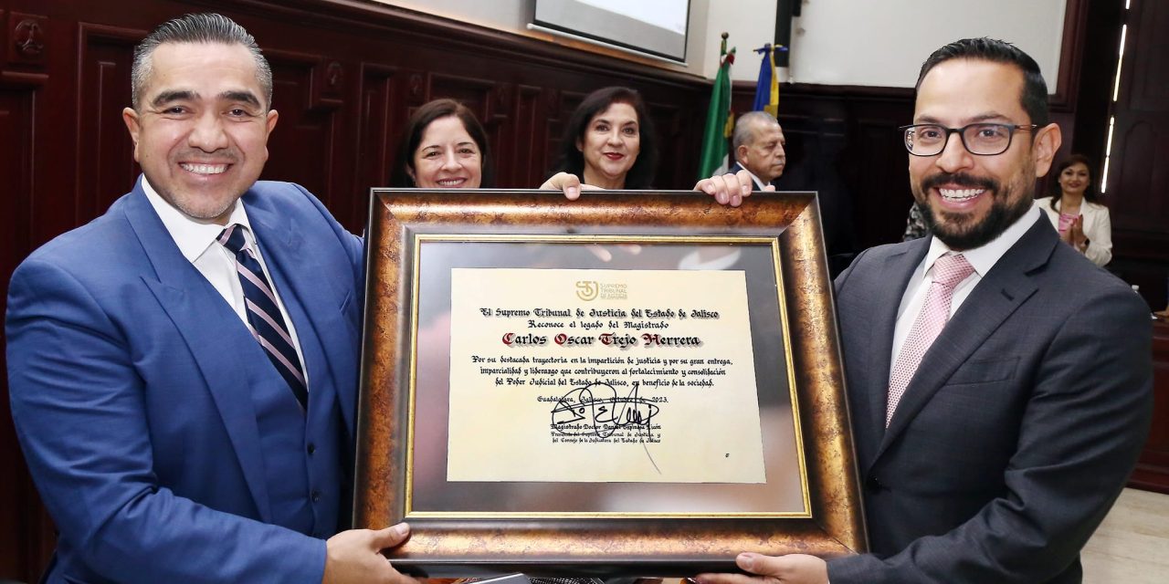 ENTREGAN RECONOCIMIENTO A MAGISTRADO CARLOS ÓSCAR TREJO