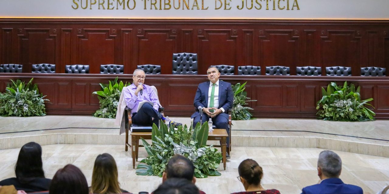 PRESENTAN LIBRO CONMEMORATIVO POR 200 AÑOS DEL PODER JUDICIAL