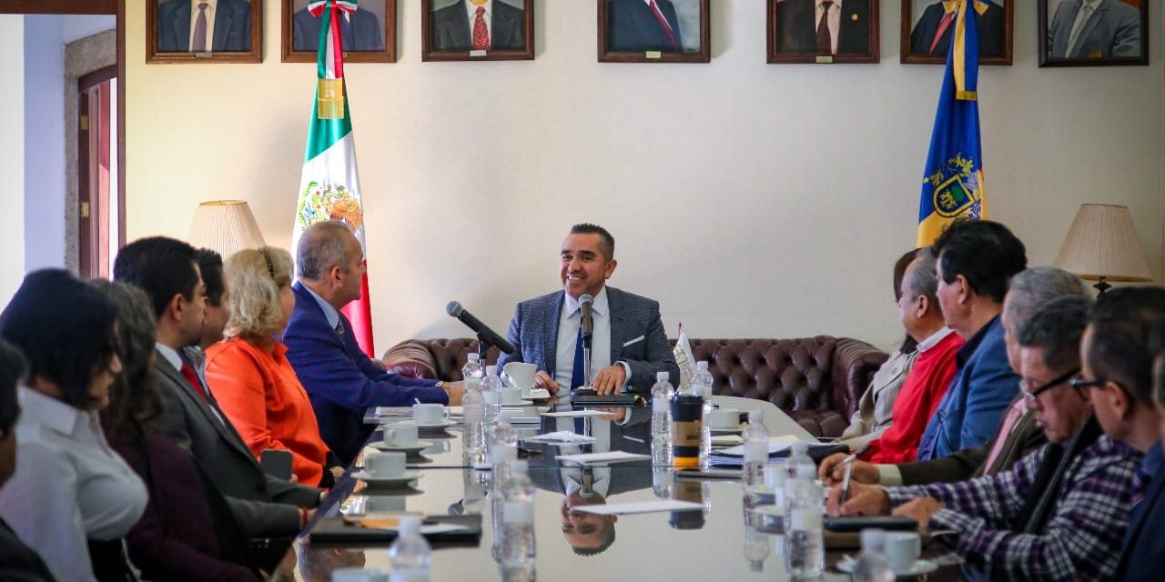 DIALOGA PRESIDENTE CON COLEGIOS DE ABOGADOS