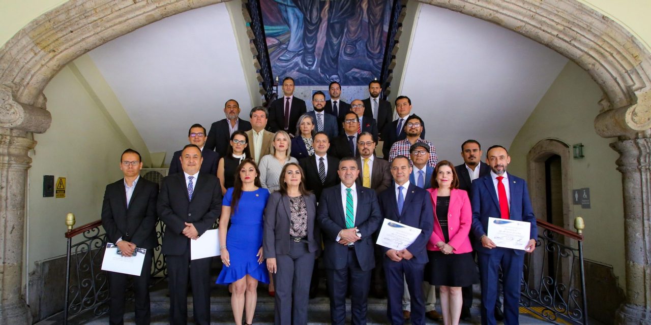 ENTREGAN RECONOCIMIENTOS A DOCENTES DE ESCUELA JUDICIAL