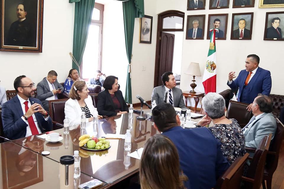 PRESIDENTE EXPONE PROYECTOS A PJ DE ZACATECAS