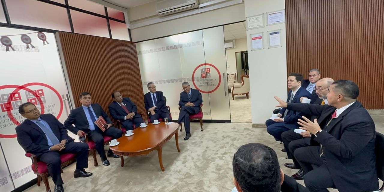 IMPARTE PRESIDENTE CHARLA EN CORTE SUPERIOR DE LIMA NORTE, PERÚ