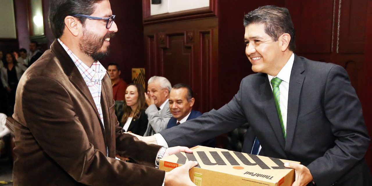 MAGISTRADOS ENTREGAN NUEVOS EQUIPOS DE CÓMPUTO PARA SALAS