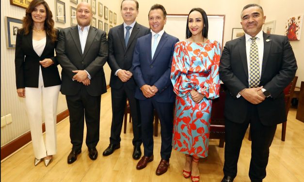 PRESIDENTE ASISTE AL 136° ANIVERSARIO DE CÁMARA DE COMERCIO