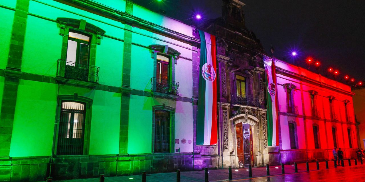 PRESIDENTE Y MAGISTRADOS INAUGURAN ILUMINACIÓN DEL PALACIO DE JUSTICIA