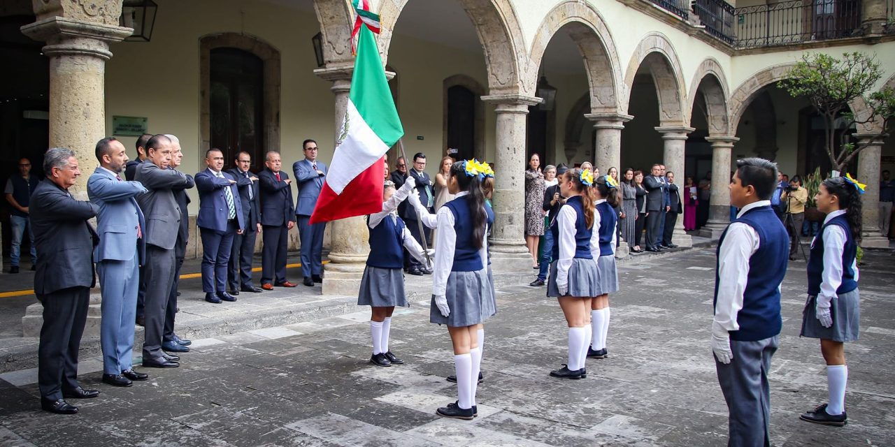 SE REALIZAN HONORES A LA BANDERA EN PATIO DEL STJ
