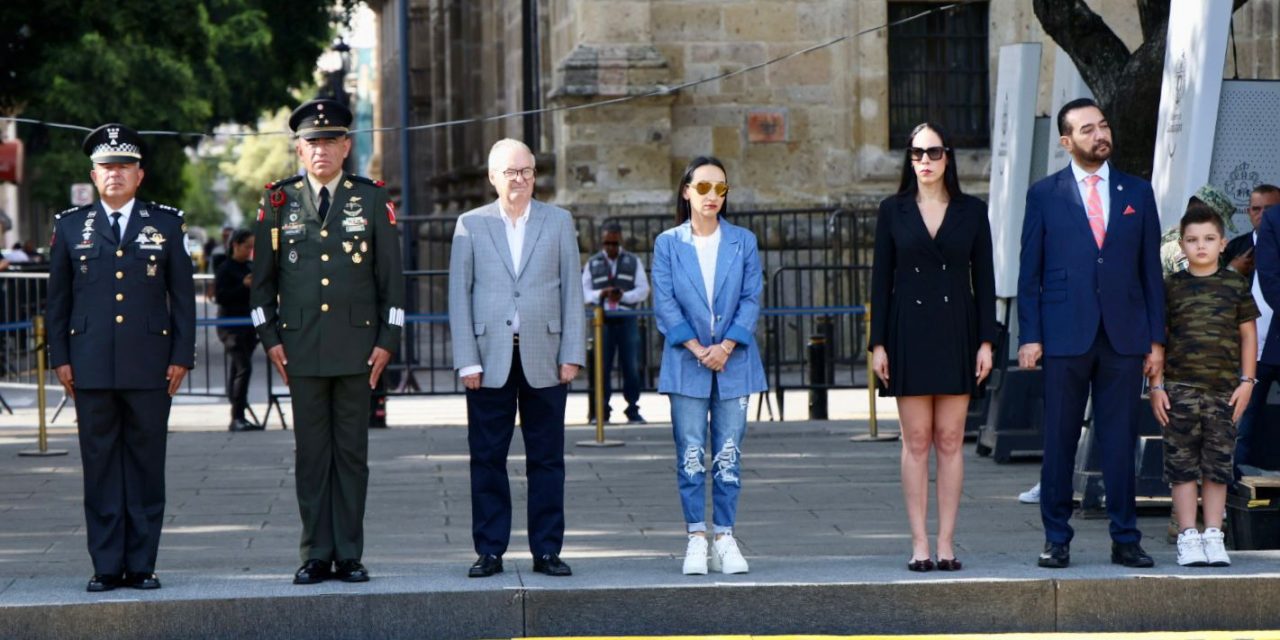 IZAMIENTO A NUESTRA BANDERA DE MÉXICO