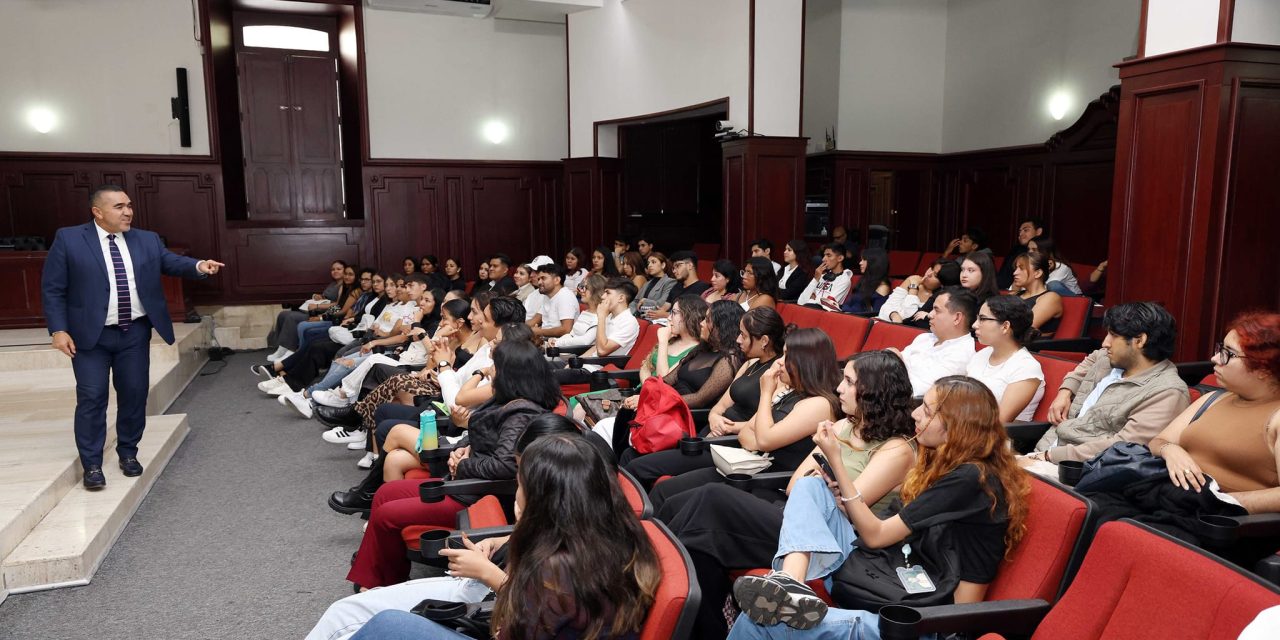 PRESIDENTE CHARLA CON ESTUDIANTES DE CUTLAQUEPAQUE