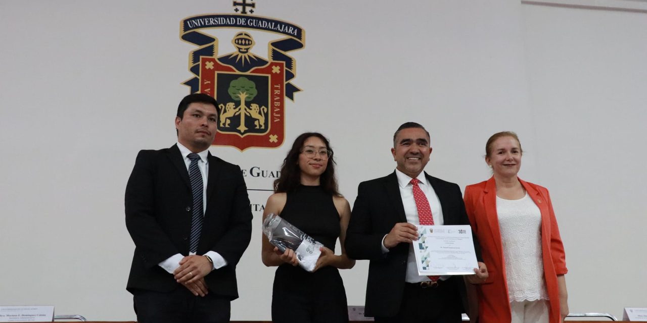 PRESIDENTE OFRECE CONFERENCIA EN CUSUR UDG