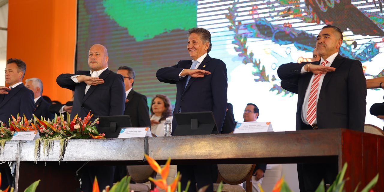 PRESIDENTE ASISTE A TOMA DE PROTESTA DEL GOBIERNO DE ZAPOPAN