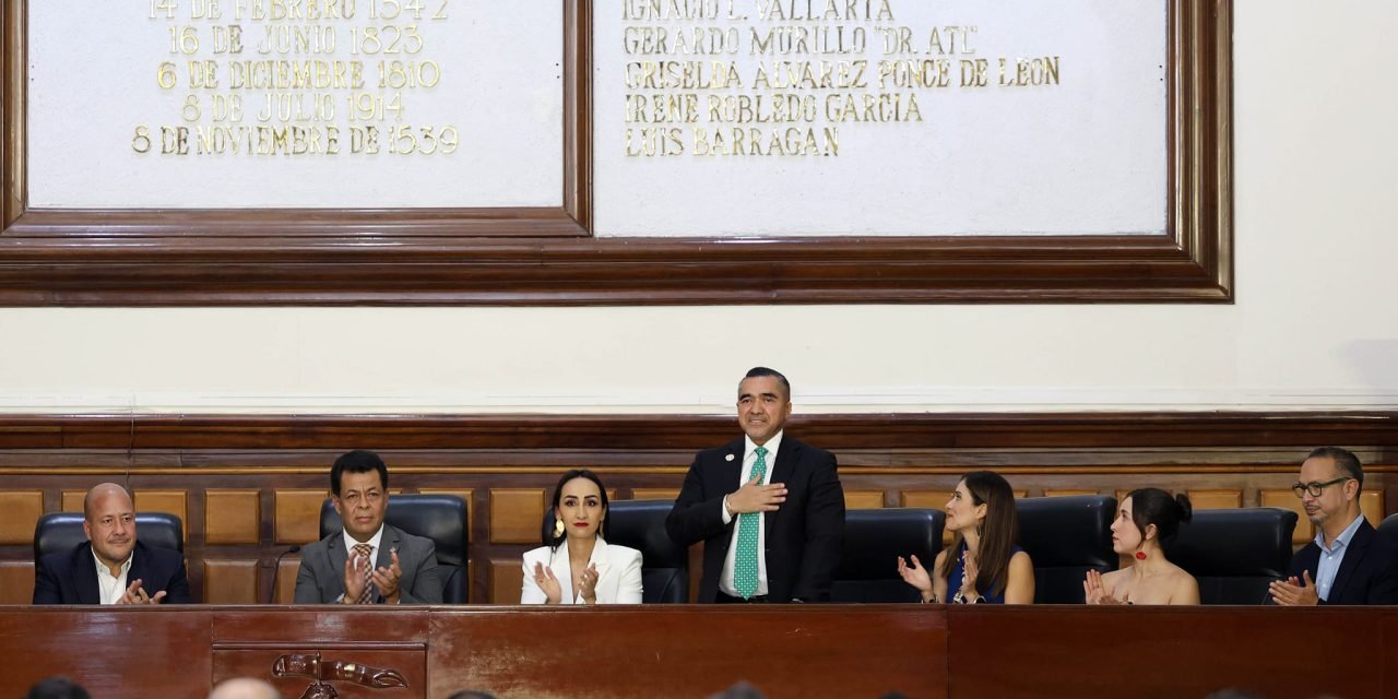 PRESIDENTE ACOMPAÑA A VERÓNICA DELGADILLO A TOMA DE PROTESTA COMO ALCALDESA DE GUADALAJARA