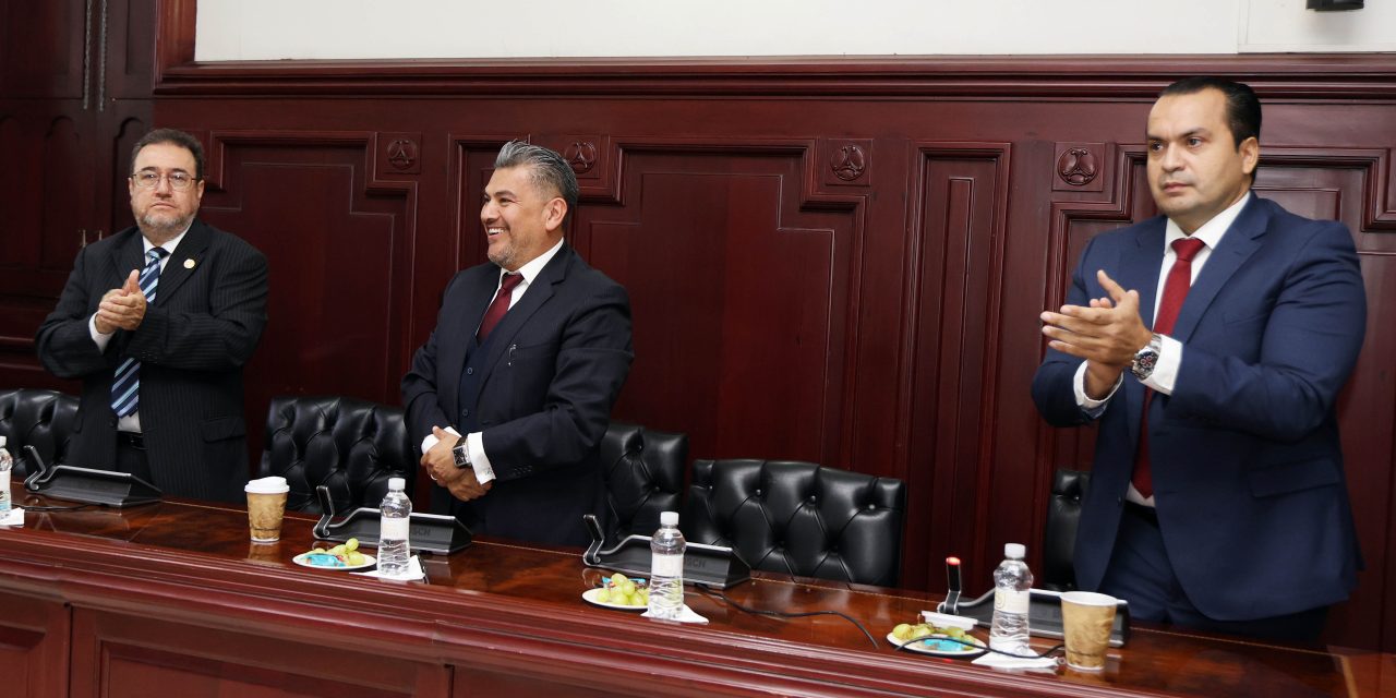 DAN BIENVENIDA A MAGISTRADO DAMIÁN CAMPOS